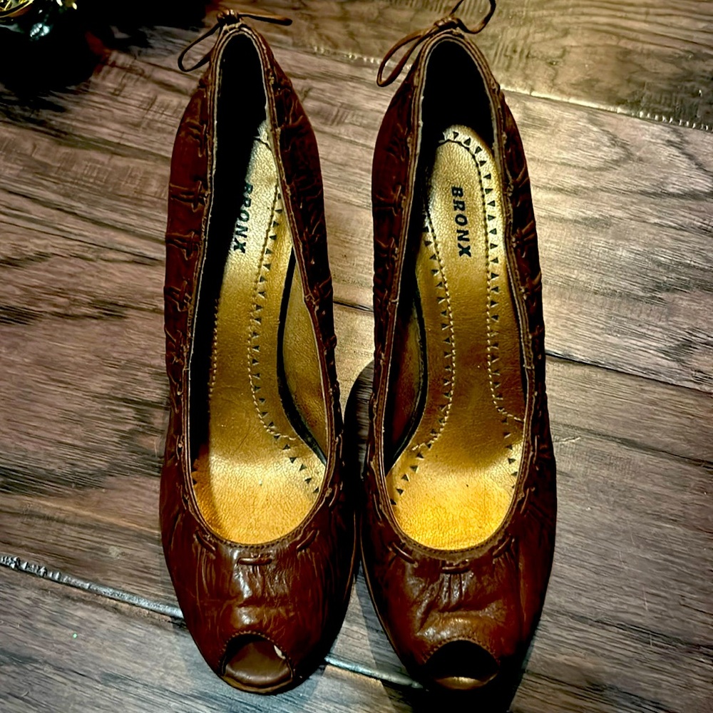Bronx Leather Peep Toe Heels Sz 8